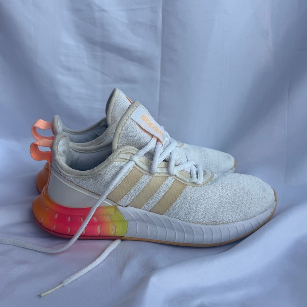 Adidas Women’s Running Sneakers – White / Cream / Peach Gradient Heel Size 6